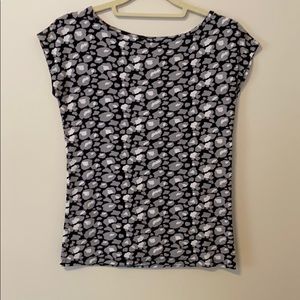 Black white and gray patterned scoop neck t shirt
